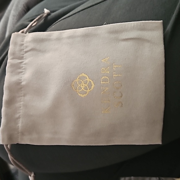 Kendra Scott Leanor necklace - Picture 5 of 5